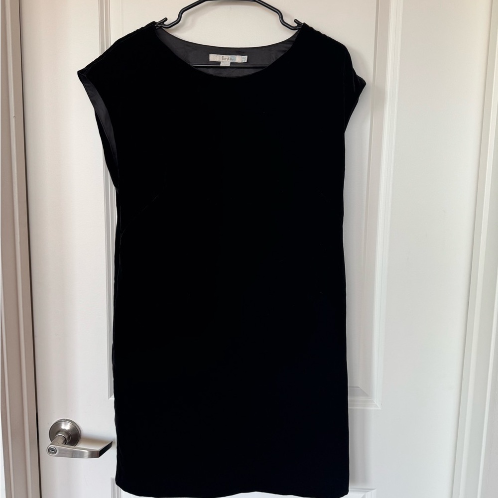 “Boden” little black dress